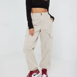 EUC Garage Chicago Size XS Brianna Bubble Beige Cargo Pants!!